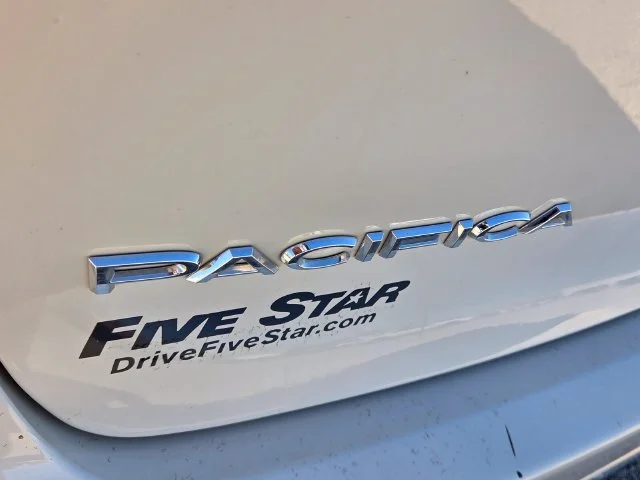 Used 2020 White Chrysler Limited image 13