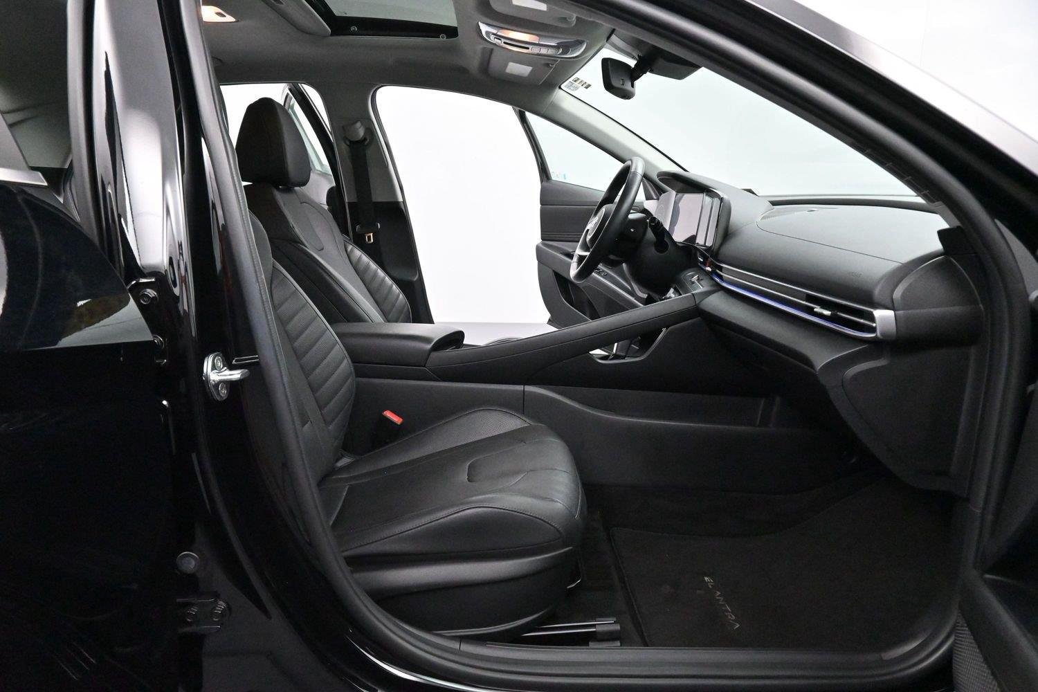 Used 2021 Phantom Black Hyundai Limited image 30