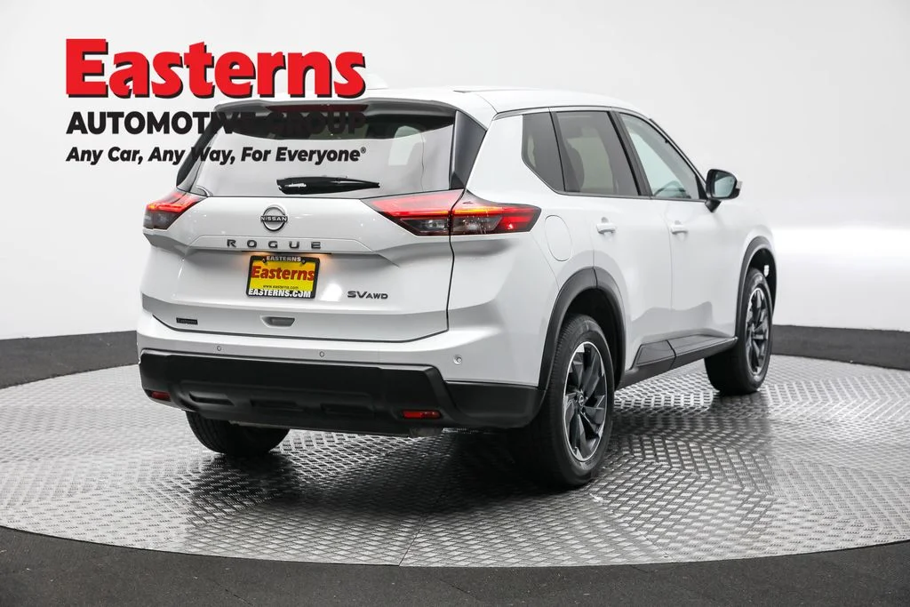 Used 2024 White Nissan SV image 5