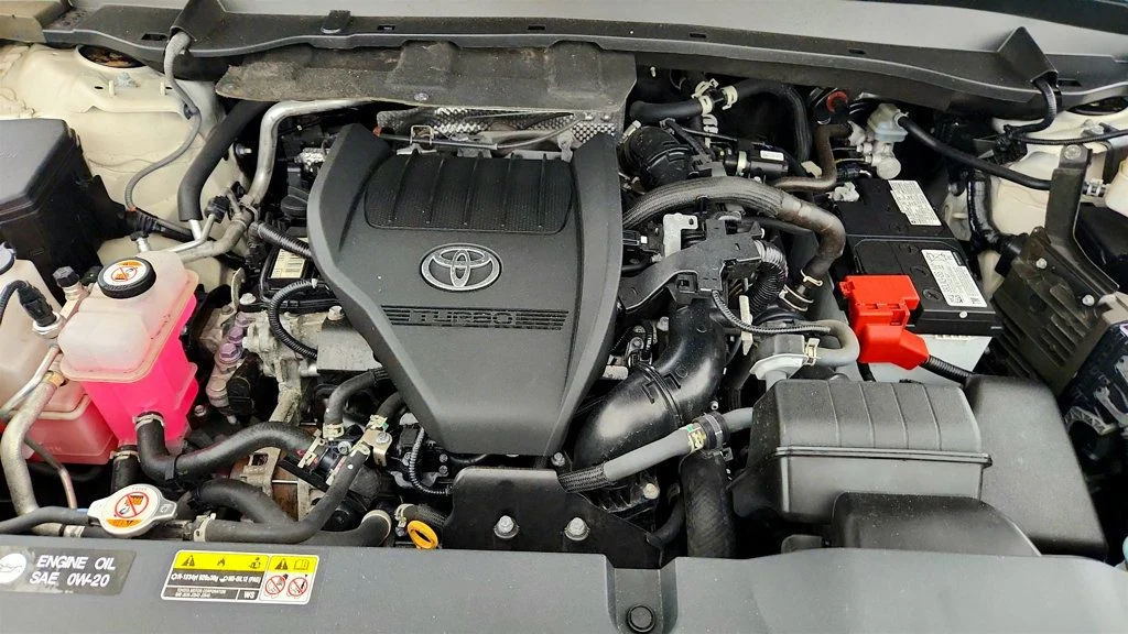 Used 2024 Coastal Cream Toyota XLE AWD w/ Tow Hitch image 24