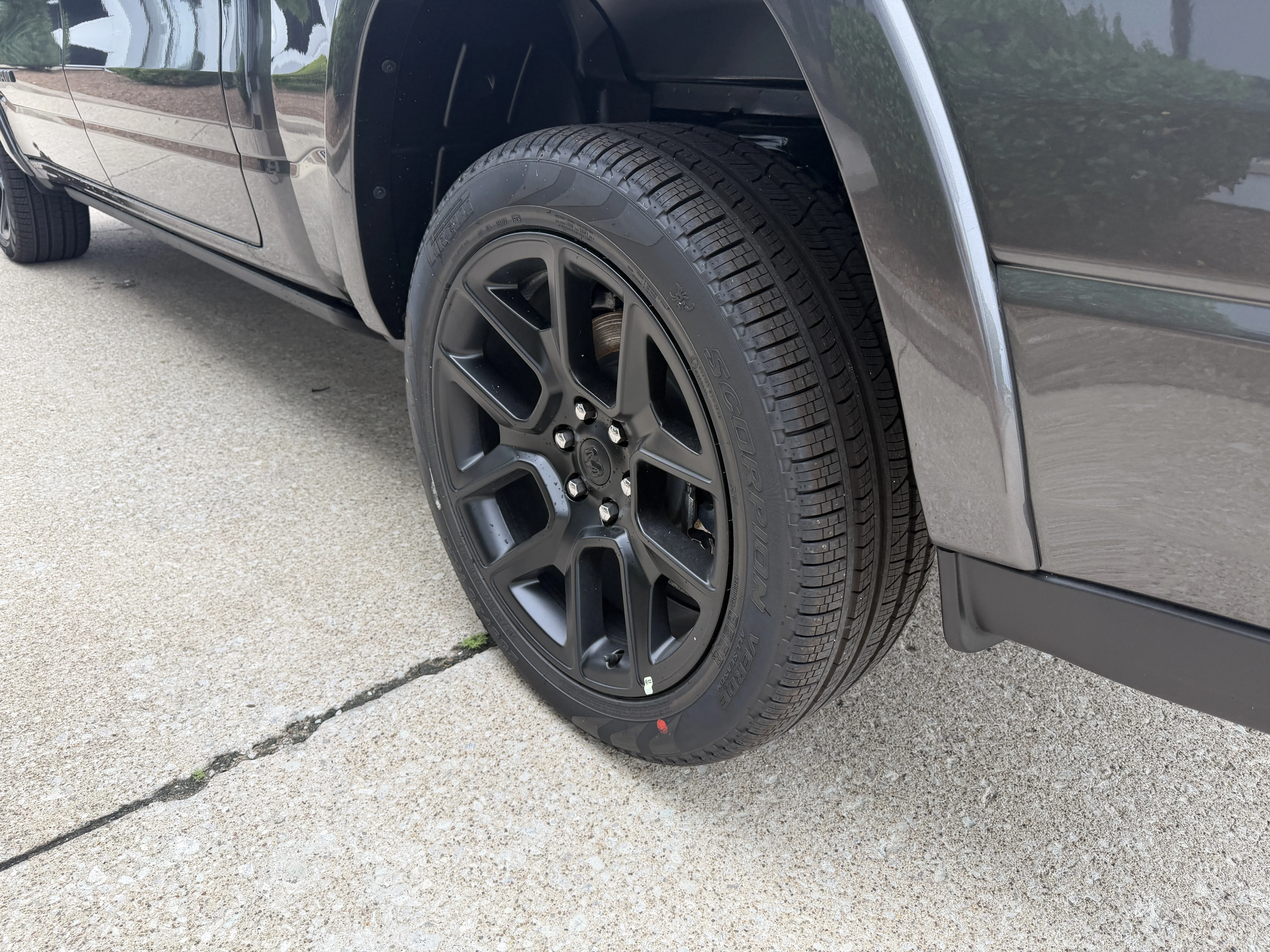 New 2026 Granite Crystal Metallic Clear-Coat Exterior Paint RAM Laramie image 14