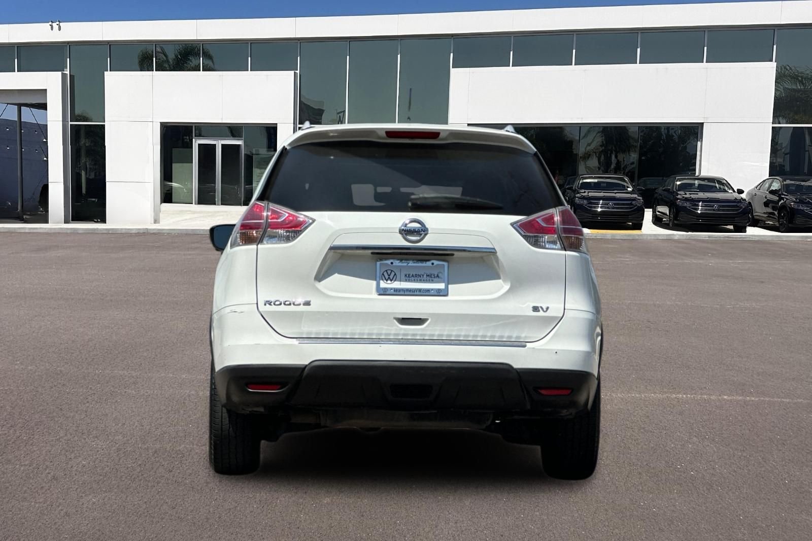 Used 2016 Glacier White Nissan SV image 4