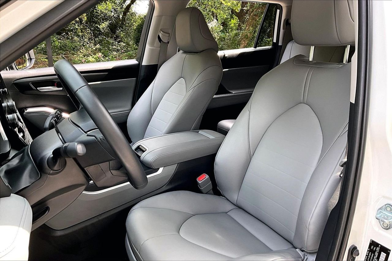 Certified Used 2025 Beige Toyota XLE image 18
