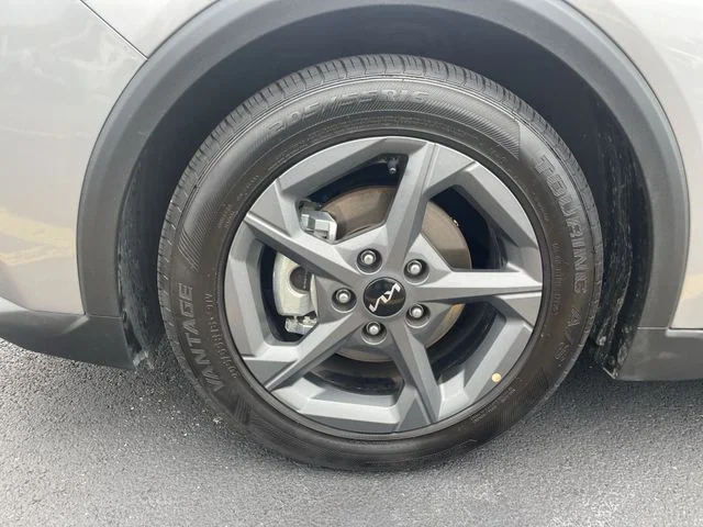 2025 Kia K4 LXS - Photo 13