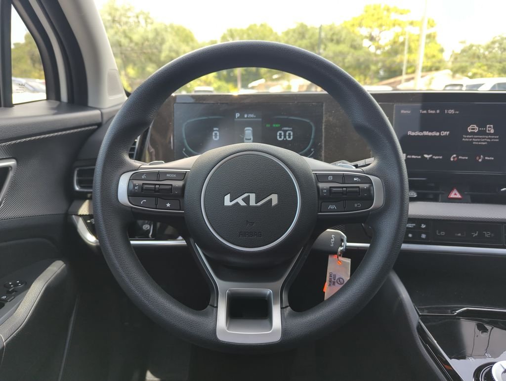 Used 2025 White Kia LX image 17