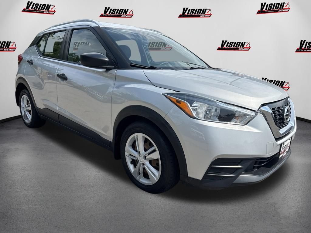 Used 2018 Silver Nissan S image 3