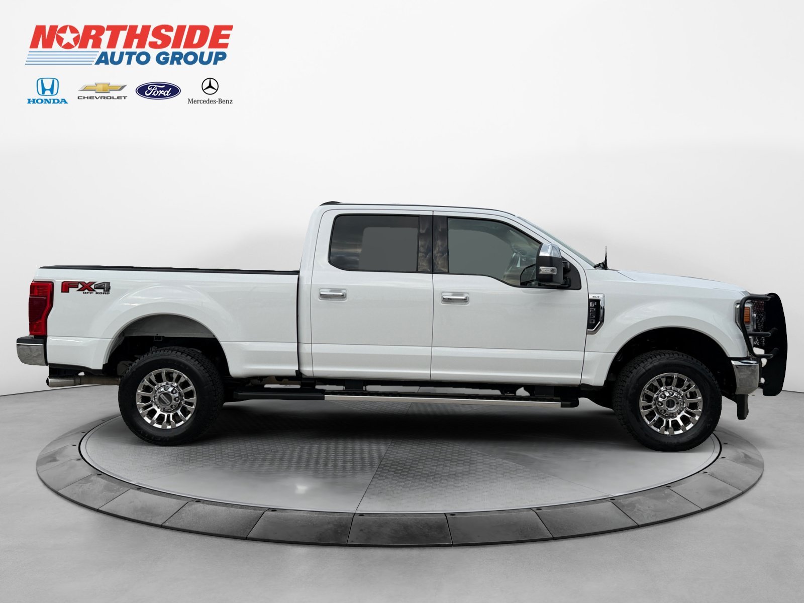 Certified Used 2022 Oxford White Ford XLT image 8