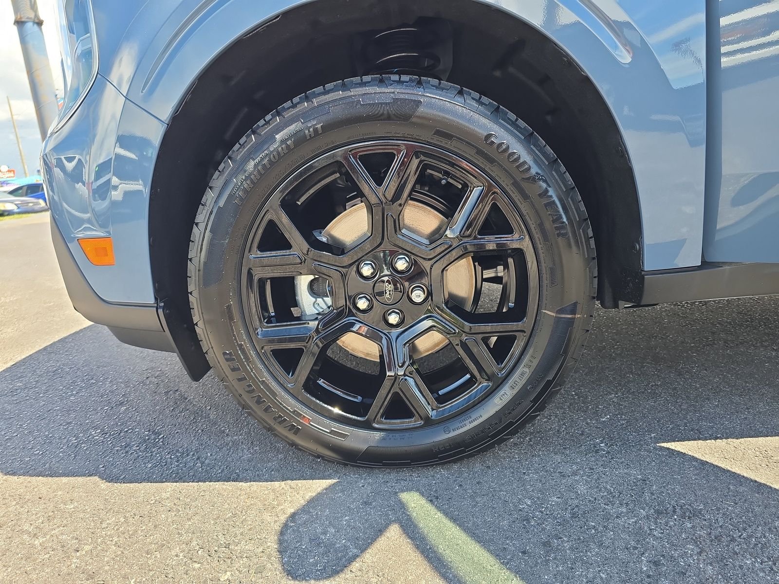 New 2025 Azure Gray Metallic Tri-Coat Ford XLT image 27
