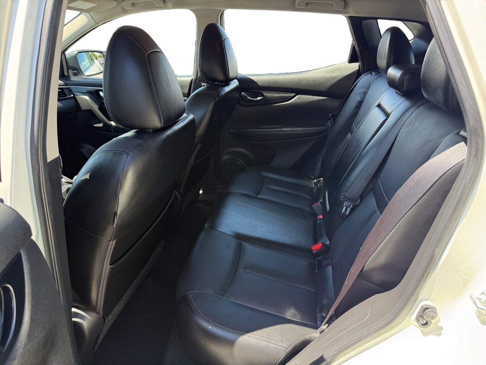 Used 2017 Pearl White Nissan SL image 16