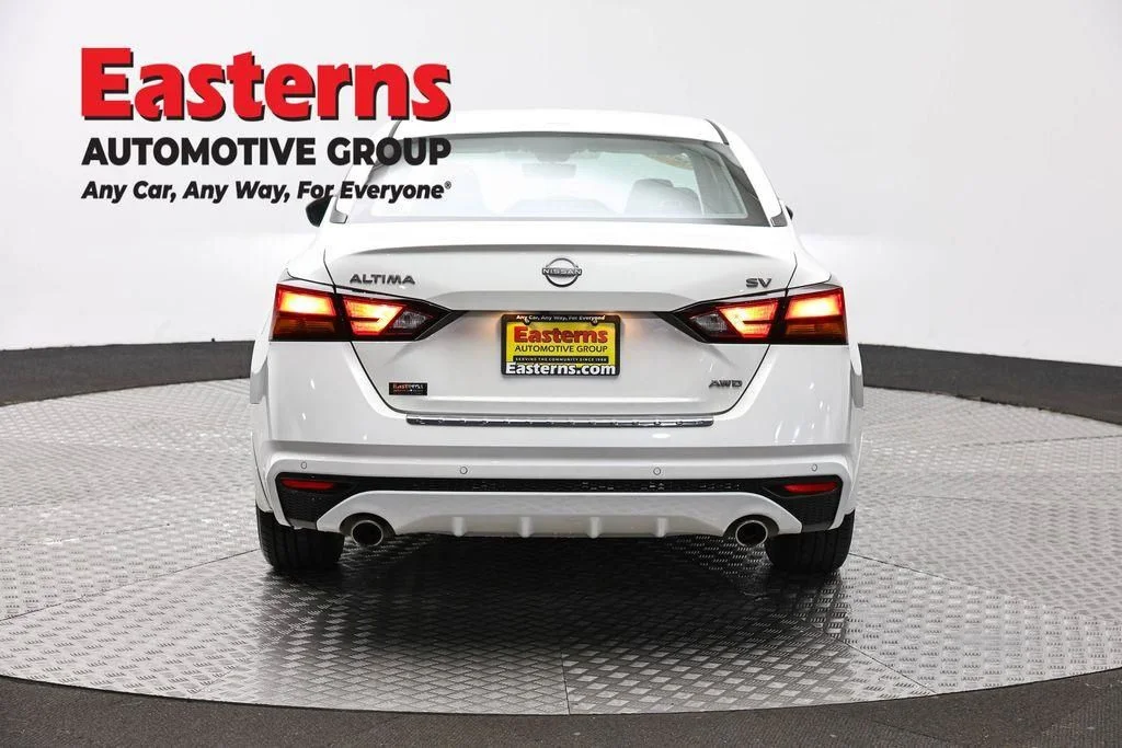 Used 2023 White Nissan 2.5 SV image 8