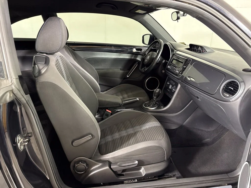 Used 2014 Black Volkswagen 2.0T R-Line image 18