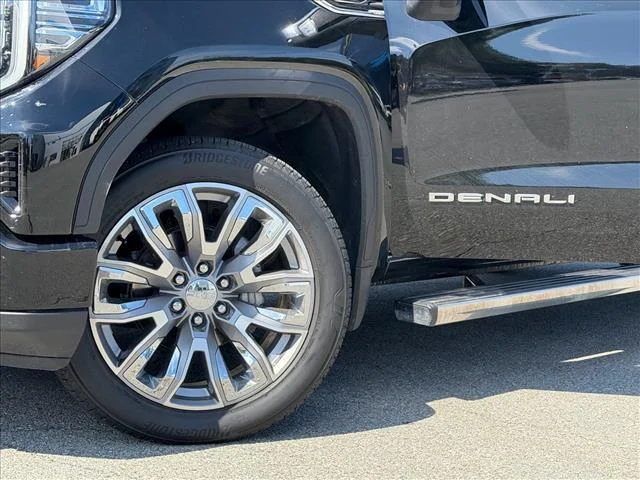 Used 2025 Onyx Black GMC Denali image 15