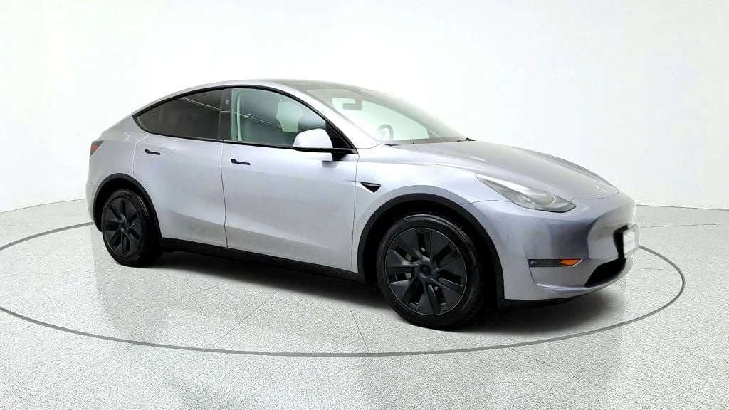 Used 2024 Quicksilver Tesla Long Range AWD image 3