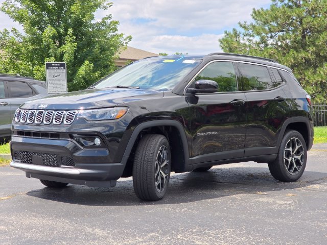 New 2026 Diamond Black Crystal Pearl-Coat Exterior Paint Jeep Limited image 26