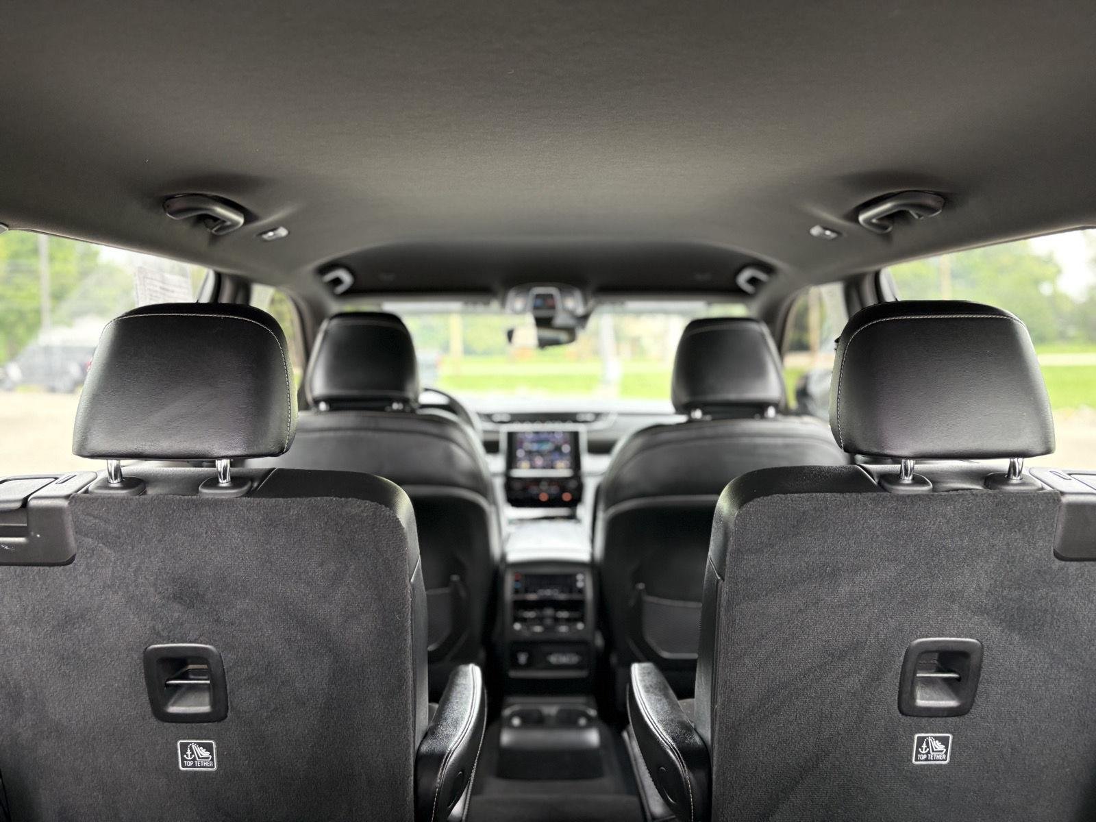 Used 2023 Diamond Black Crystal Pearlcoat Jeep Altitude image 13
