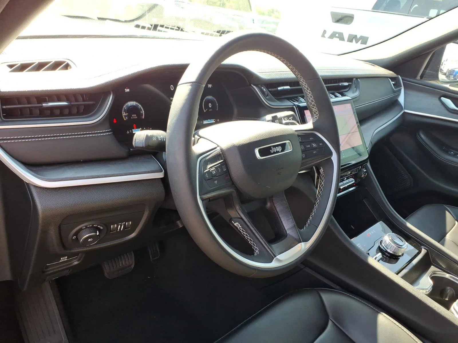 Used 2024 Velvet Red Pearlcoat Jeep Limited image 8