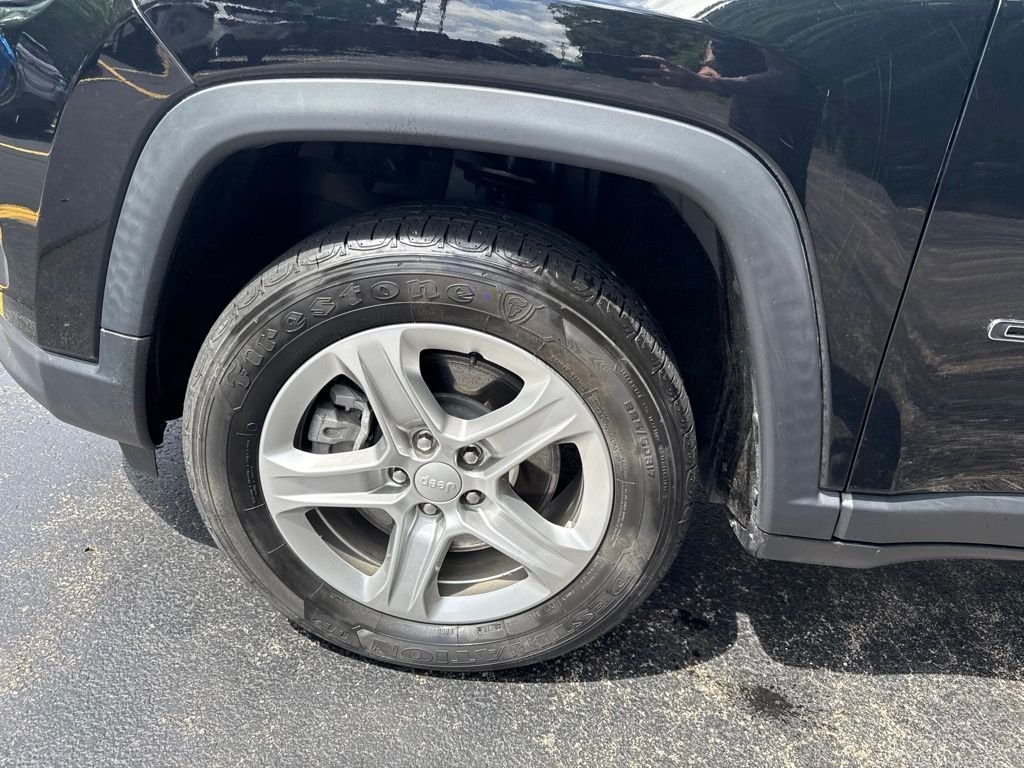 Used 2023 Black Jeep Latitude image 11