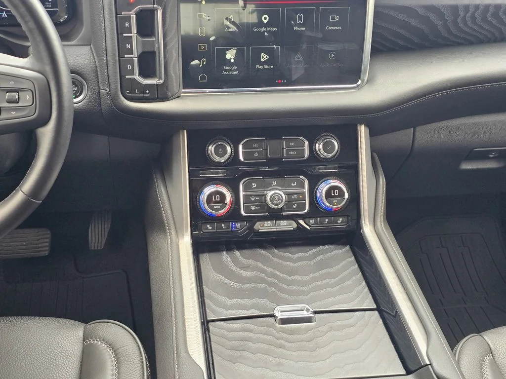 Used 2024 White GMC Denali image 21