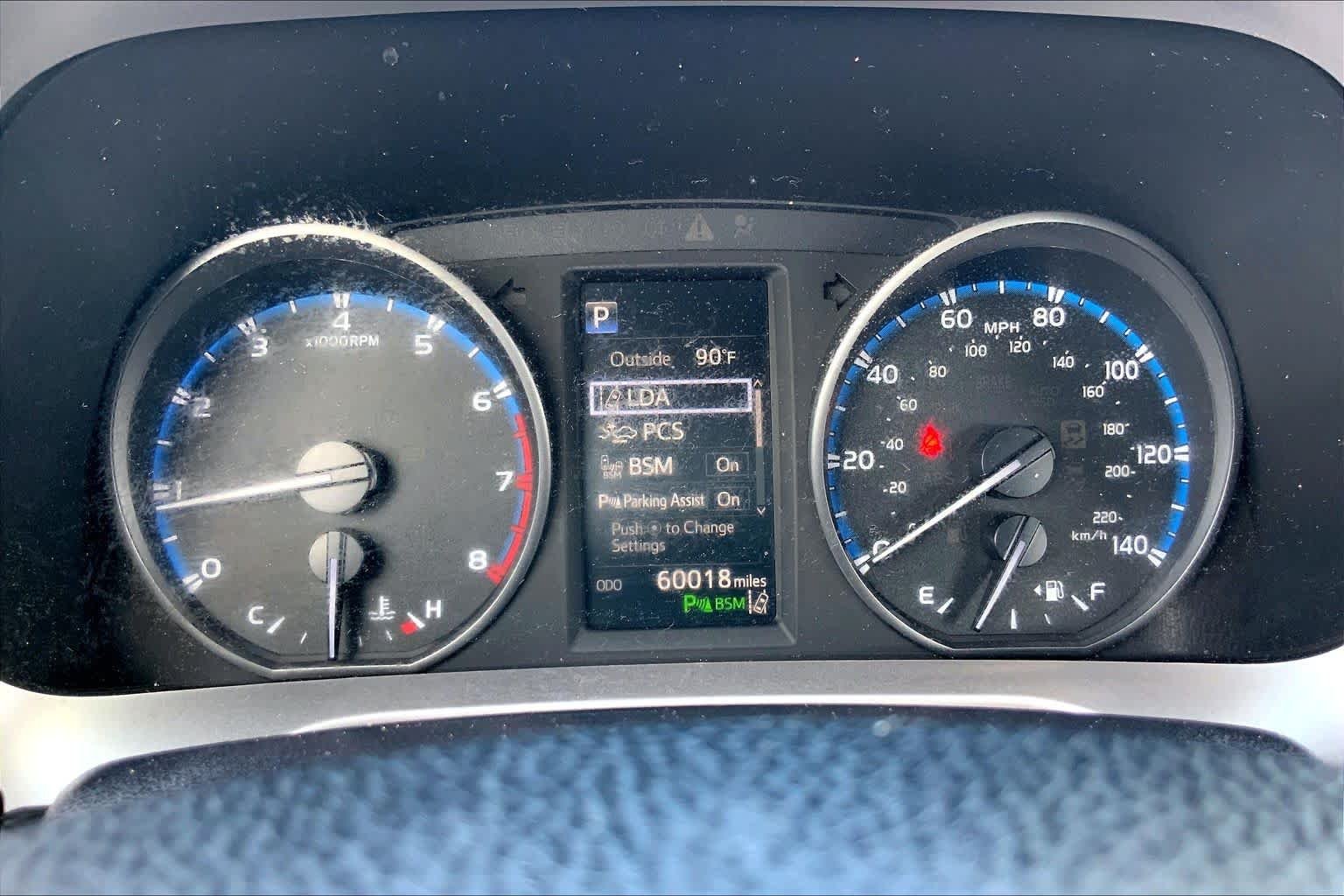 Used 2018 Super White Toyota XLE image 25