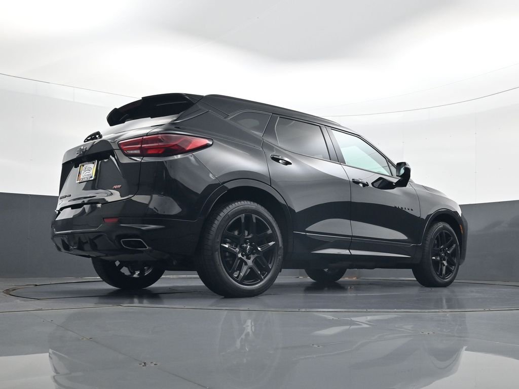 Used 2025 Black Chevrolet RS image 25