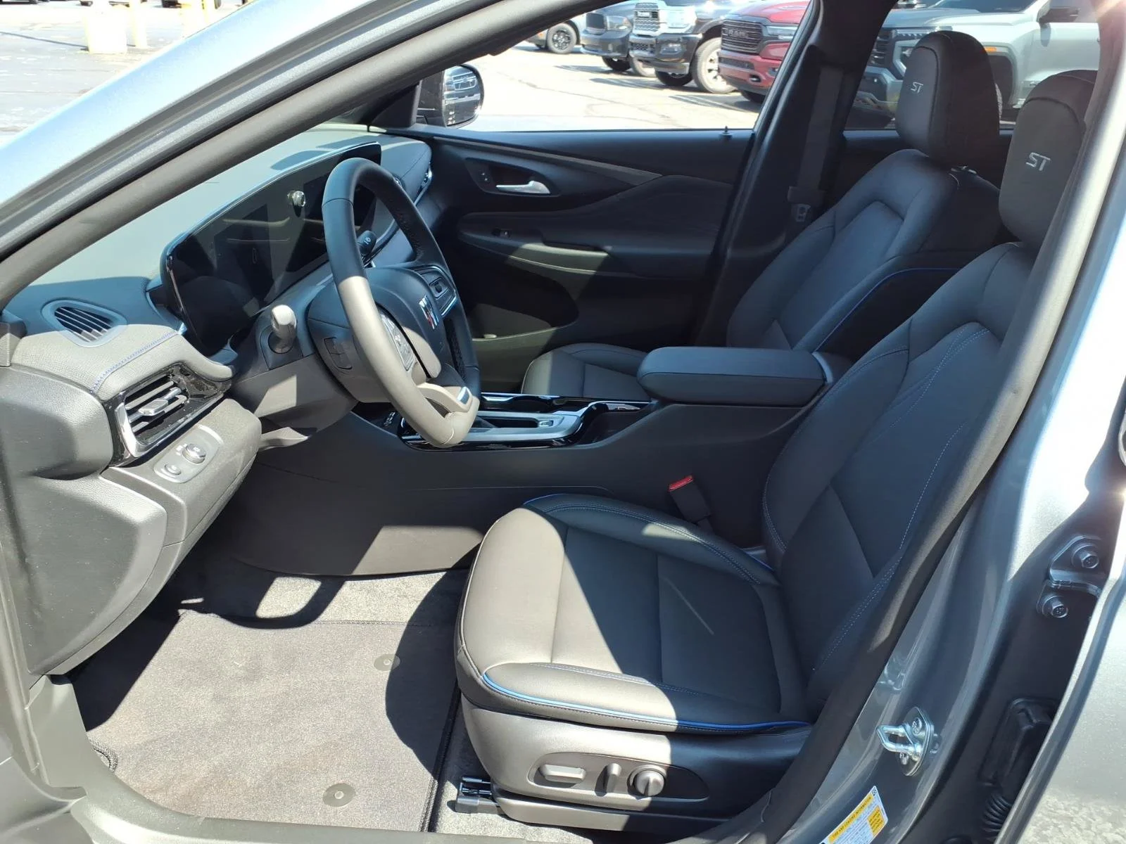 2026 Buick Envista Sport Touring - Photo 4
