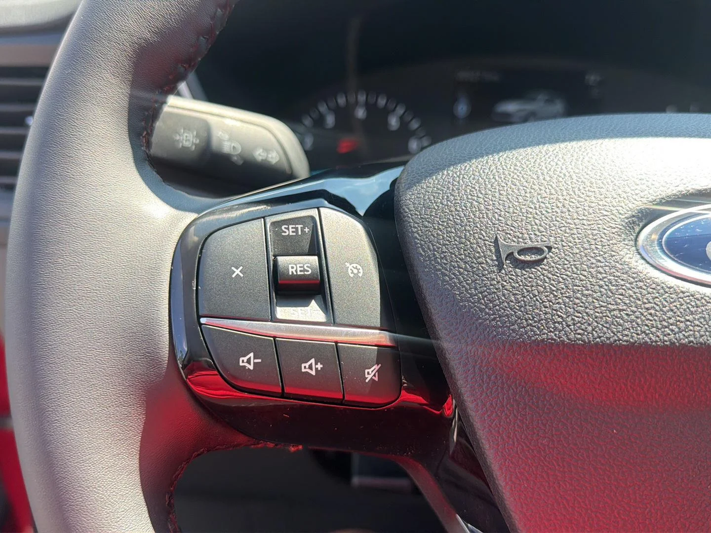 Used 2022 Rapid Red Metallic Tinted Clearcoat Ford SE image 20