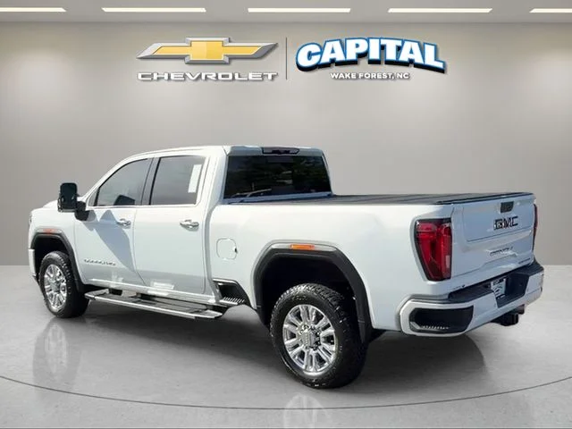 Used 2022 White GMC Denali image 3