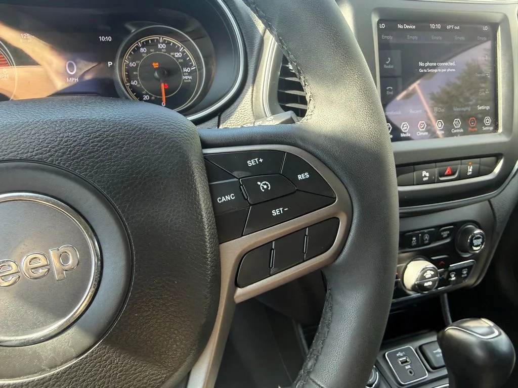 Used 2022 Gray Jeep Latitude Lux image 17