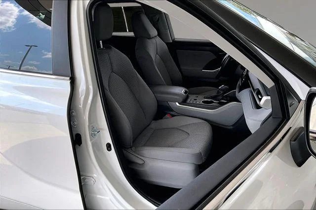 Certified Used 2024 WIND CHILL PEARL Toyota  image 26