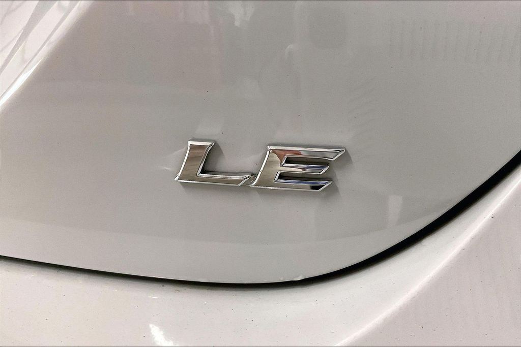 Used 2022 White Toyota LE image 11