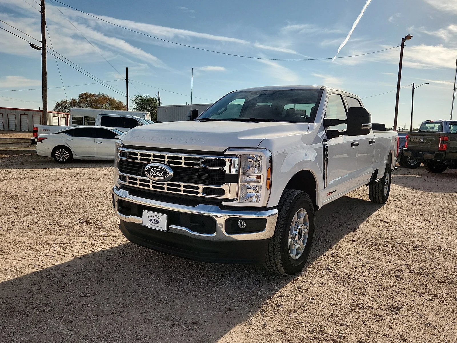 New 2027 Oxford White Ford XLT image 3