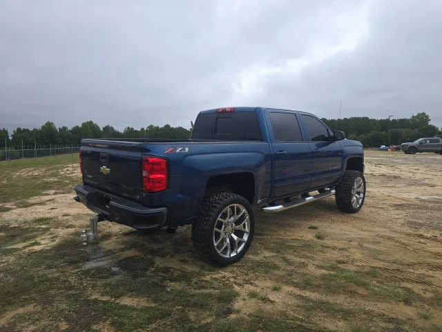 Used 2018 Blue Chevrolet LT image 8