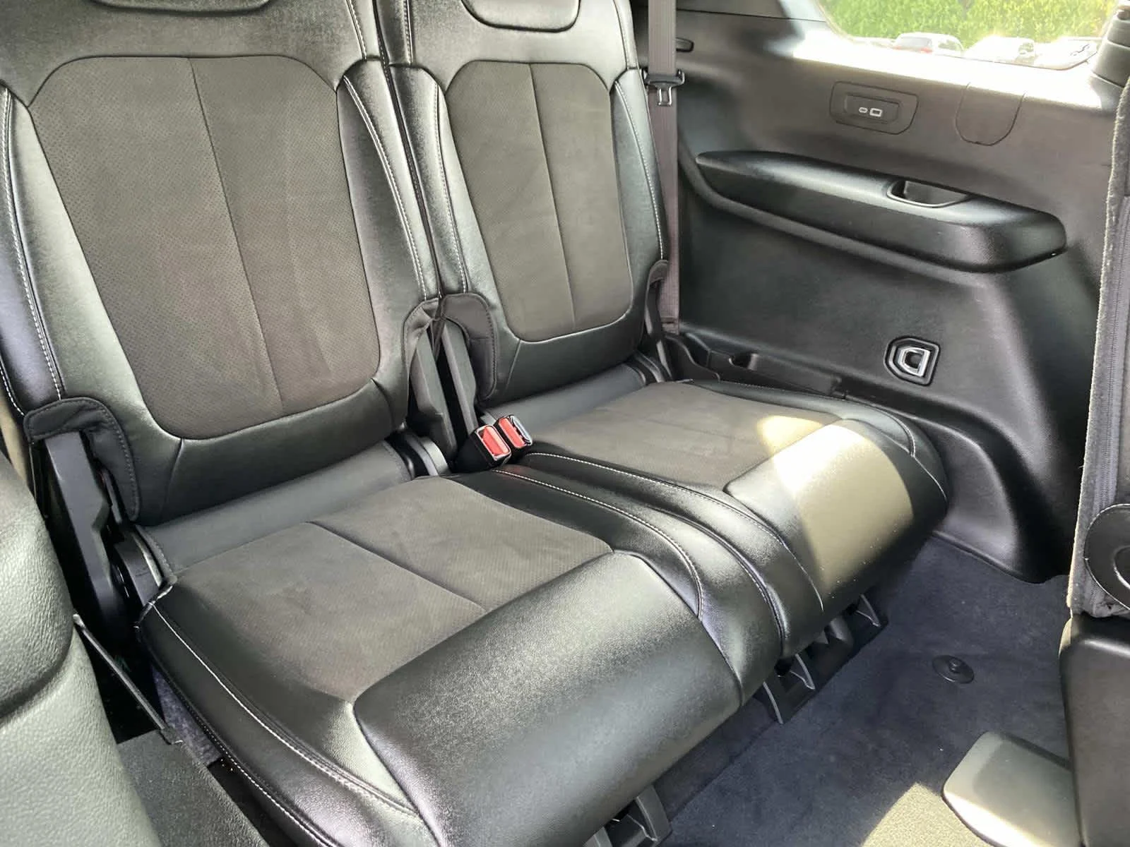 Used 2023 Baltic Gray Metallic Clearcoat Jeep Altitude image 27