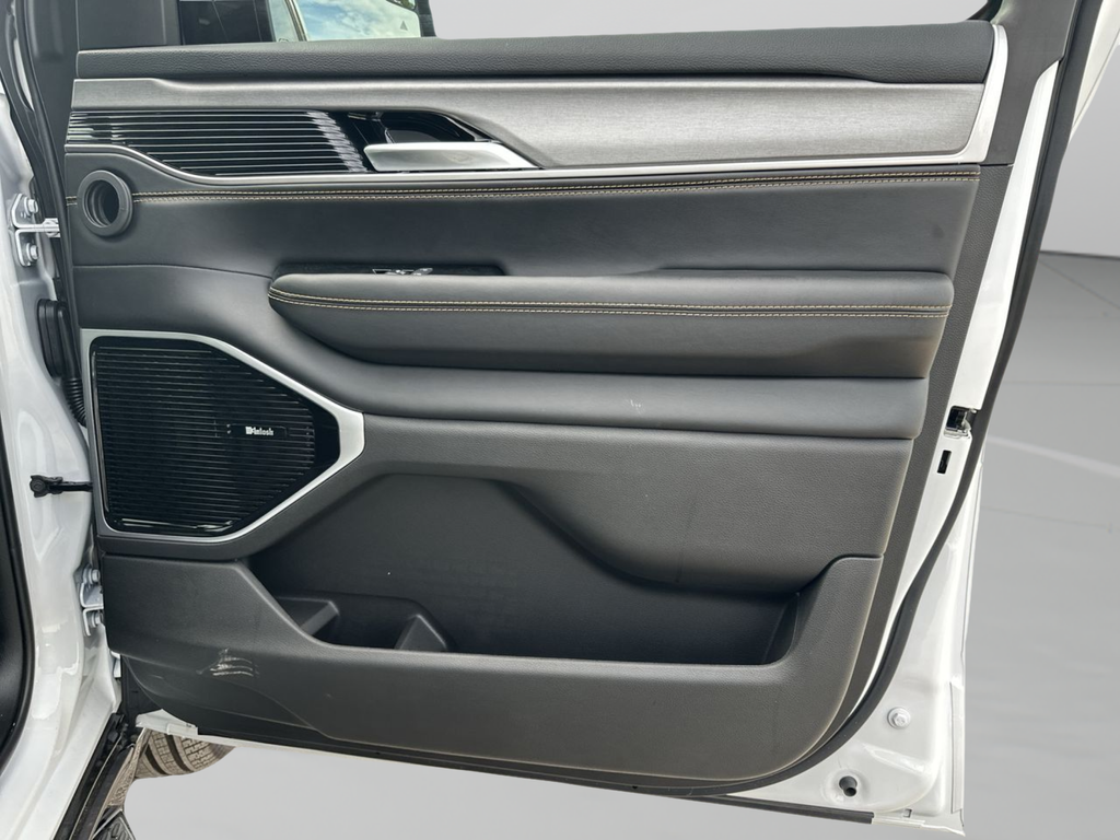 New 2026 Bright White Clearcoat Jeep  image 38