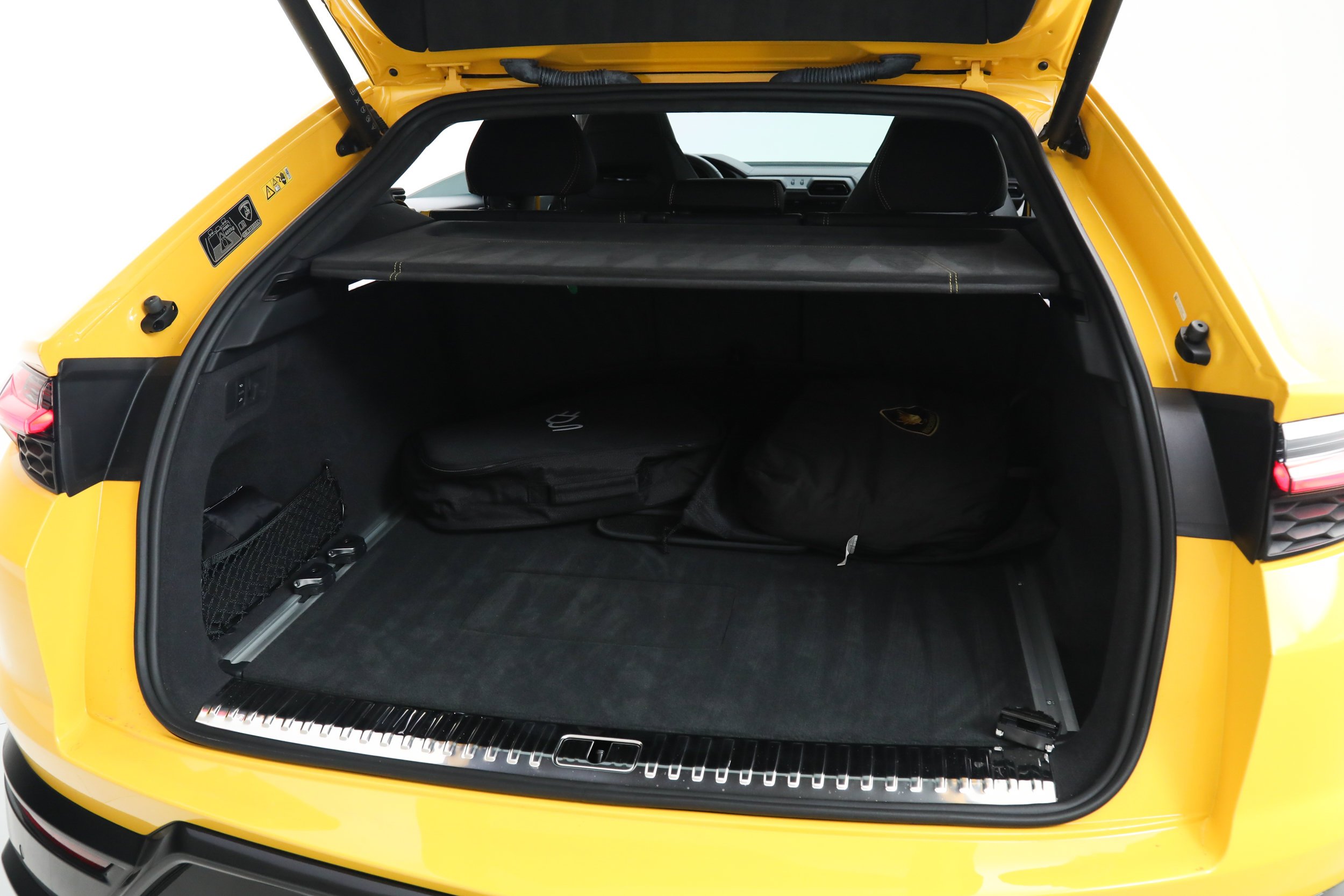 Used 2025 Yellow Lamborghini SE image 37