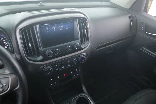 Used 2022 Black GMC AT4 w/Cloth image 24