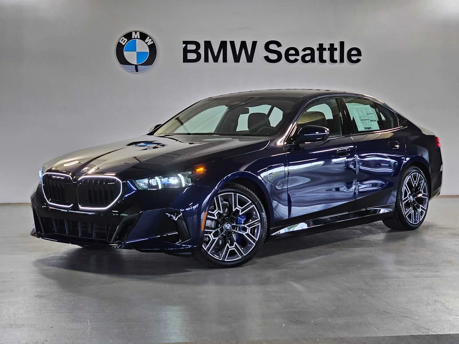 2027 BMW 550e xDrive