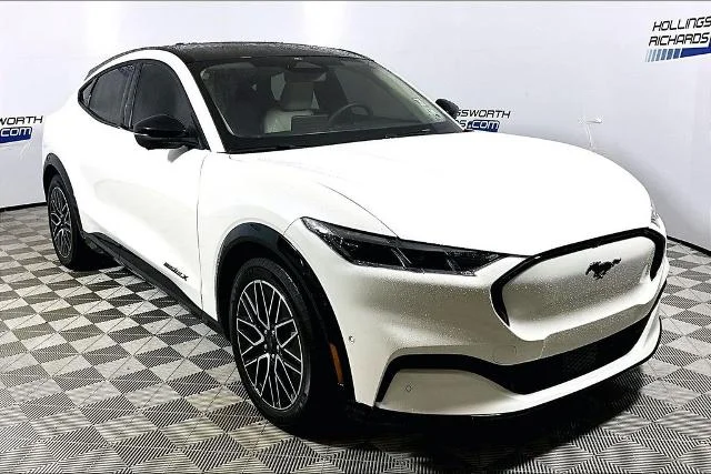 Used 2024 White Ford Premium image 29