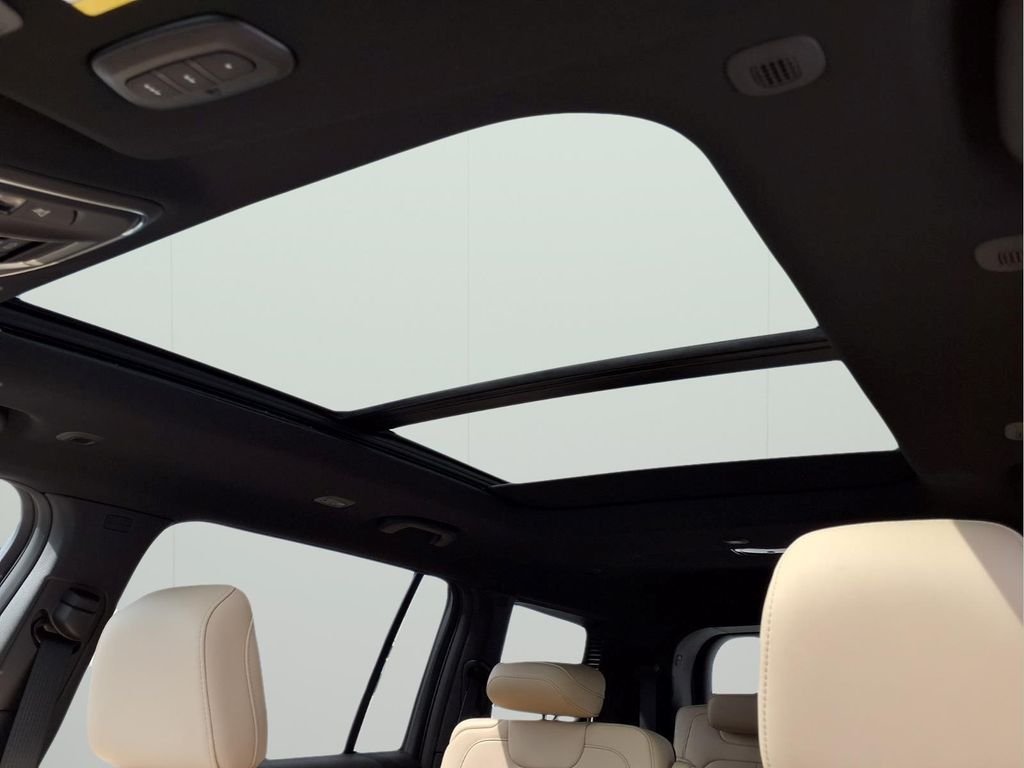 New 2026 Bright White Clear-Coat Exterior Paint Jeep Limited image 12