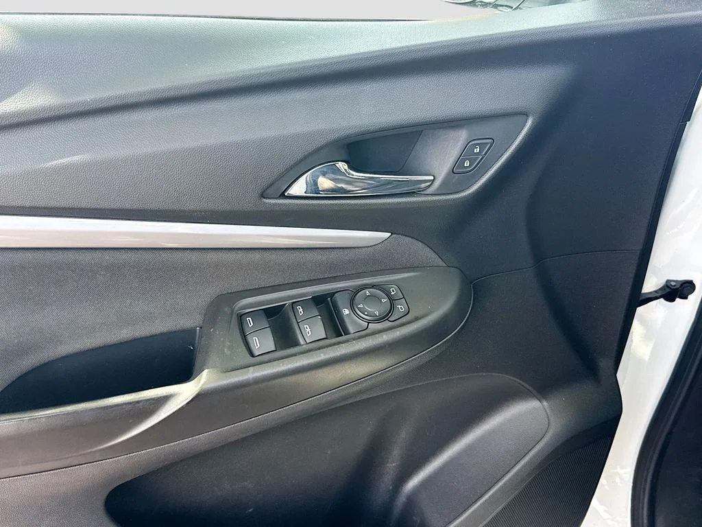Used 2022 White Chevrolet LT image 17