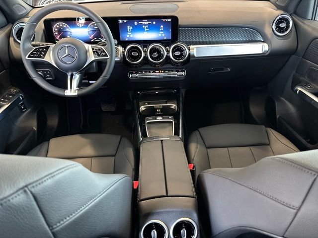 New 2026 Polar White Mercedes-Benz GLB 250 image 22
