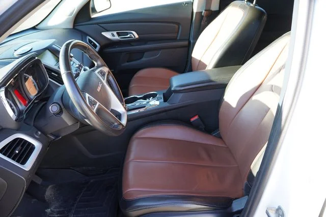 Used 2017 White GMC SLT image 4