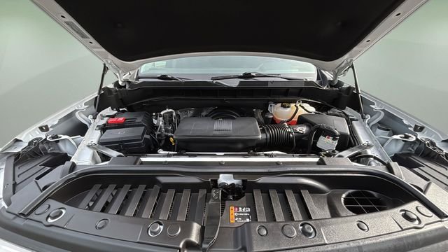 Used 2025 White Chevrolet RST image 33