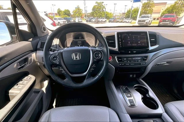 Used 2020 Lunar Silver Metallic Honda RTL image 8