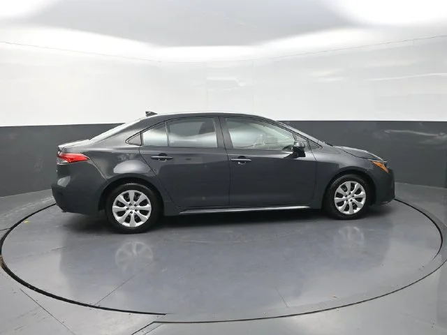 Used 2025  Toyota LE image 9