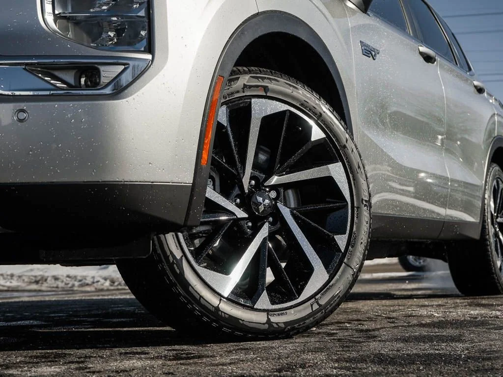 New 2025 Alloy Silver Metallic Mitsubishi SE image 6