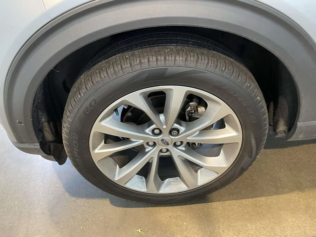 Used 2021 Silver Metallic Ford Platinum image 12