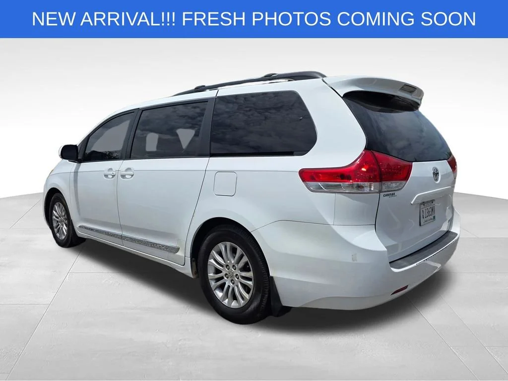 Used 2011  Toyota XLE AAS image 5