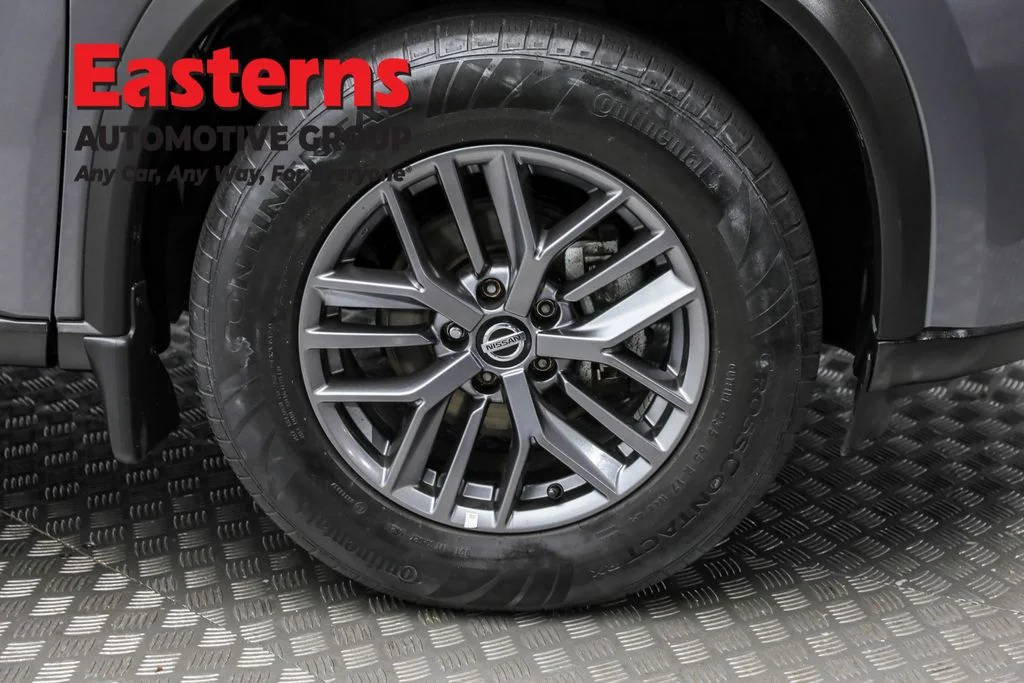 Used 2021 Gray Nissan S image 31