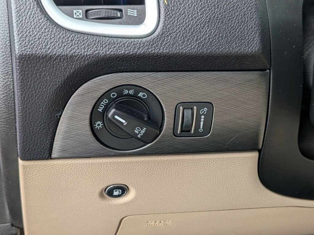 Used 2019 White Dodge Citadel image 19